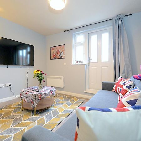2 Bed Terraced Flat Piccadilly Line Daire Londra Dış mekan fotoğraf