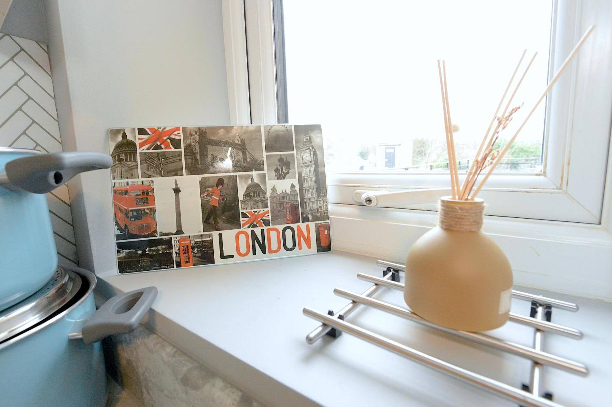 2 Bed Terraced Flat Piccadilly Line Daire Londra Dış mekan fotoğraf