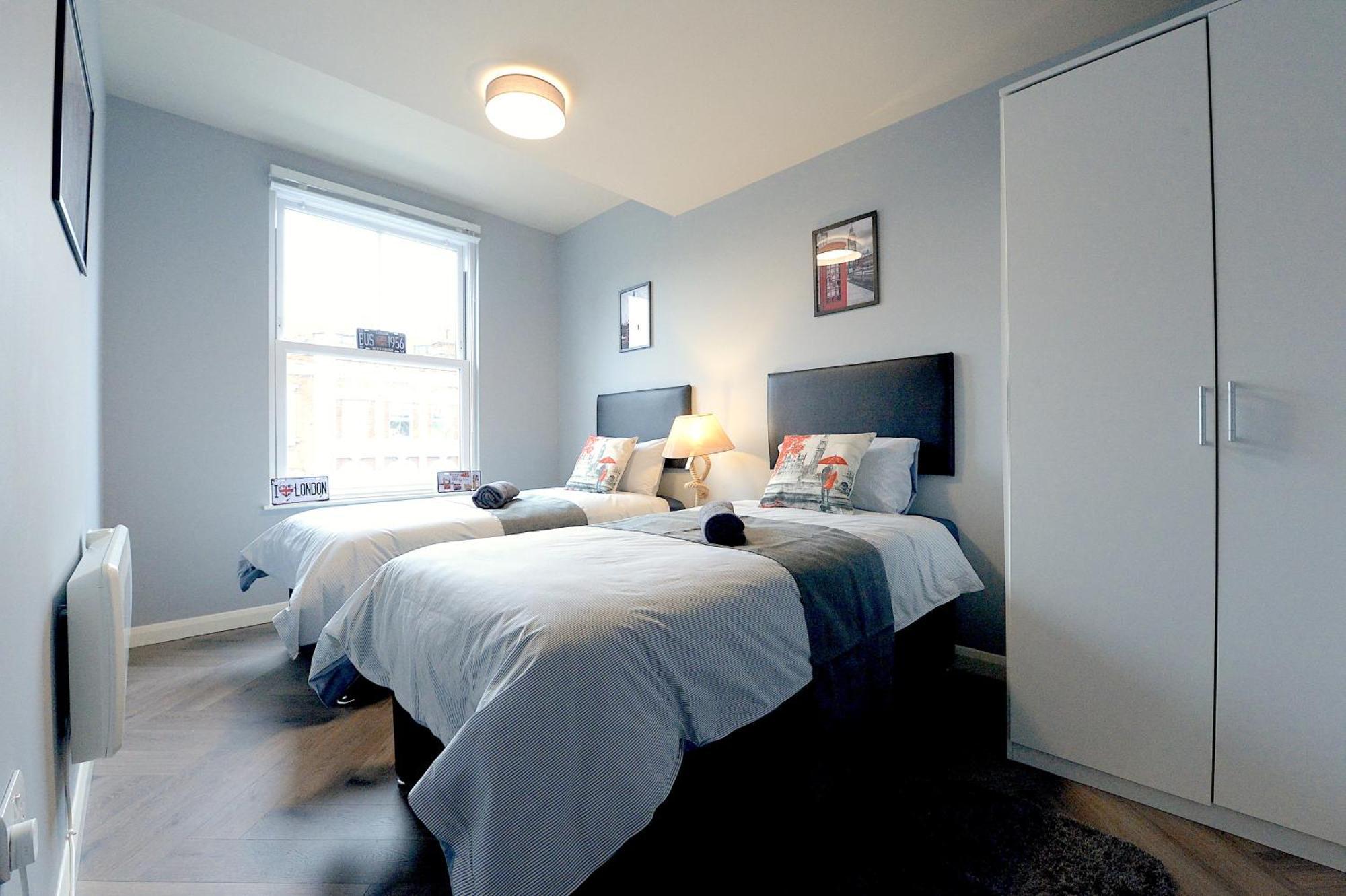2 Bed Terraced Flat Piccadilly Line Daire Londra Dış mekan fotoğraf